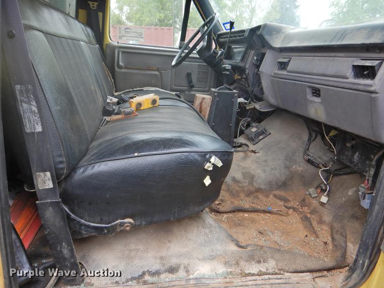 image for item DF2549 1998 Ford F700 dump truck