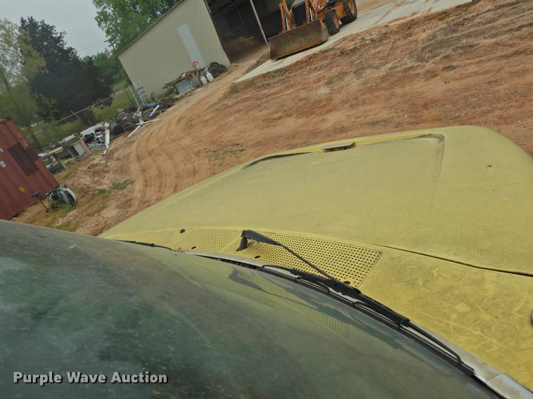 image for item DF2549 1998 Ford F700 dump truck