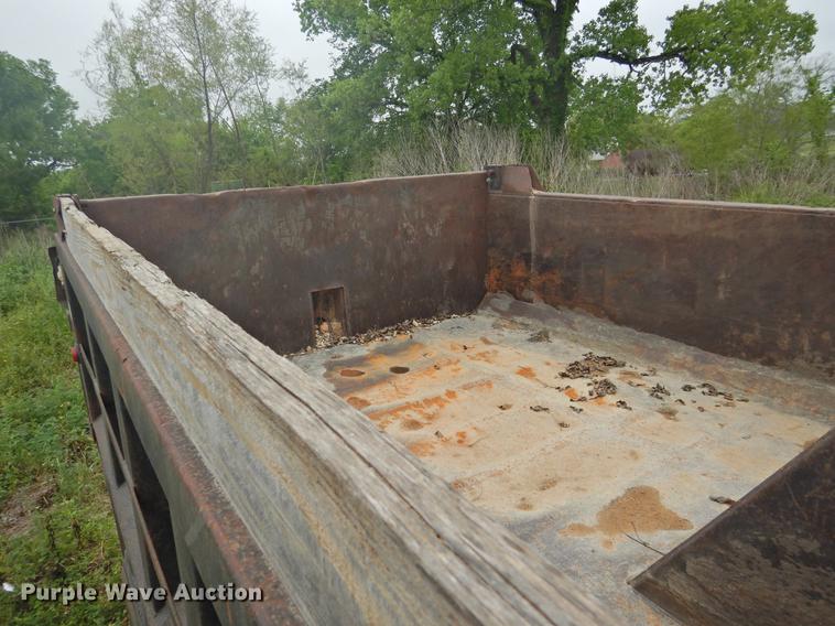 image for item DF2549 1998 Ford F700 dump truck