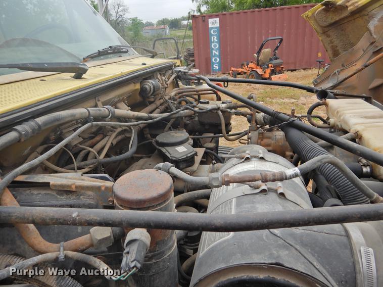 image for item DF2549 1998 Ford F700 dump truck