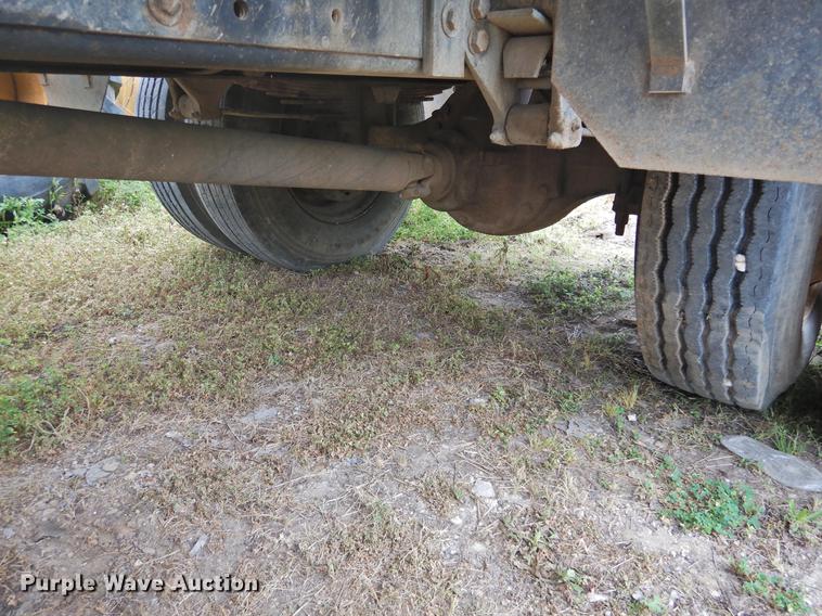 image for item DF2549 1998 Ford F700 dump truck