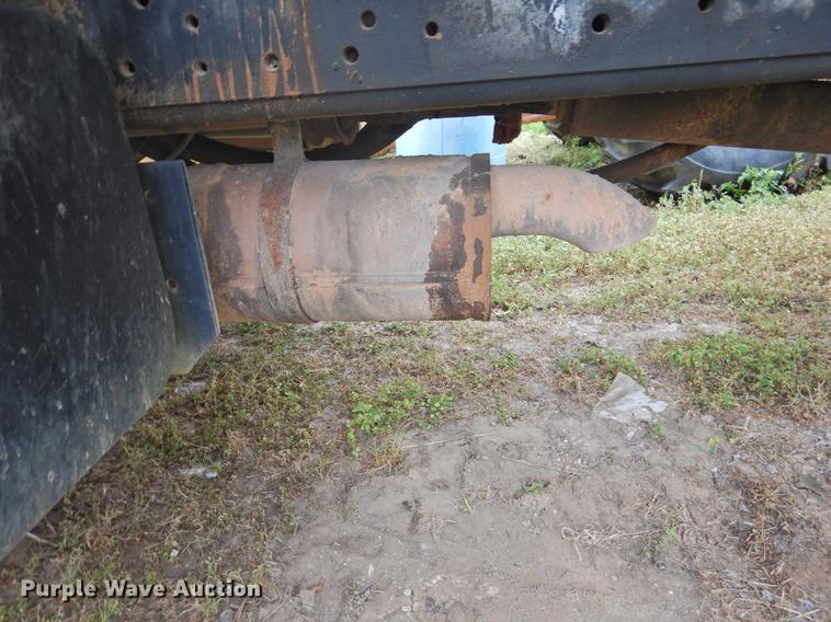 image for item DF2549 1998 Ford F700 dump truck