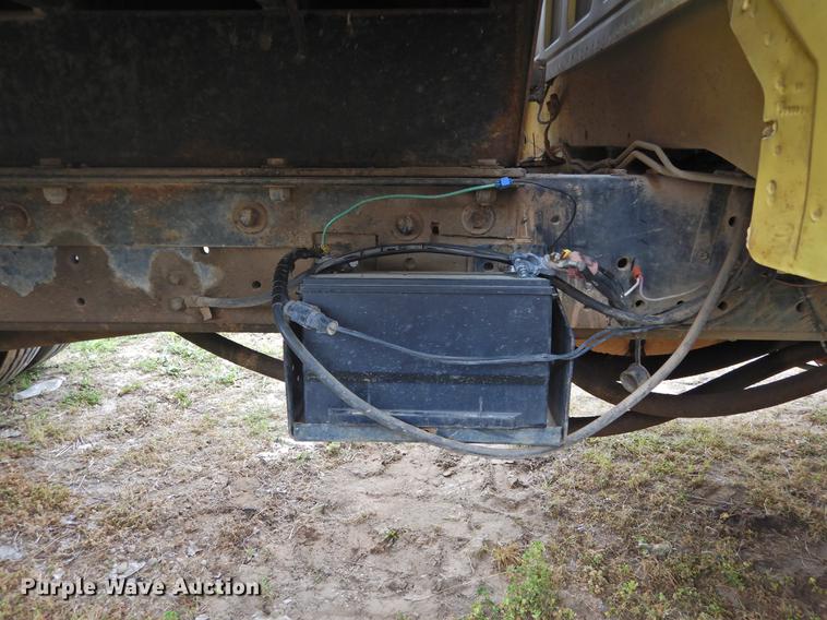 image for item DF2549 1998 Ford F700 dump truck