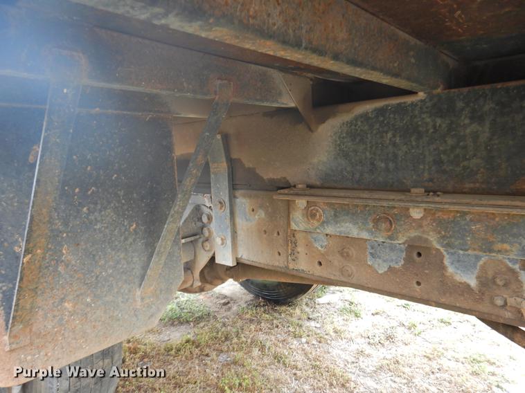 image for item DF2549 1998 Ford F700 dump truck