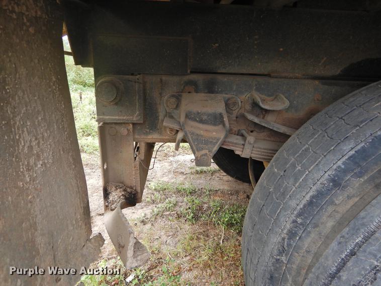 image for item DF2549 1998 Ford F700 dump truck