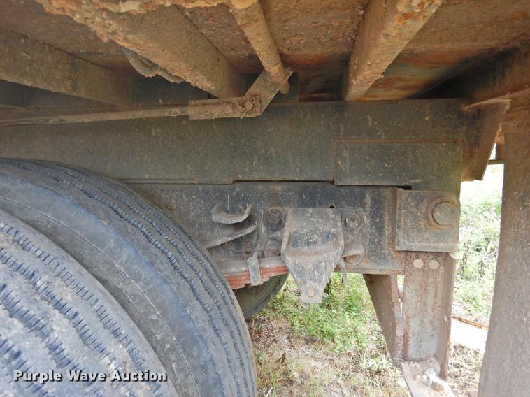 image for item DF2549 1998 Ford F700 dump truck