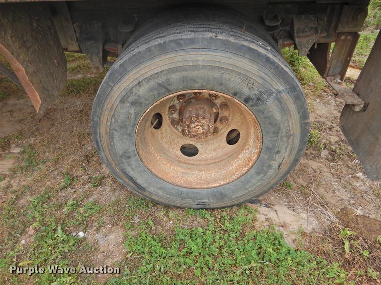 image for item DF2549 1998 Ford F700 dump truck