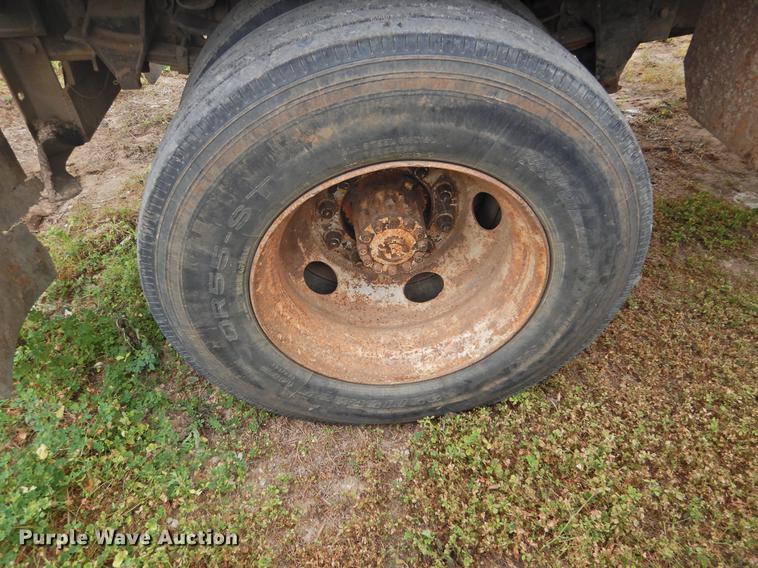 image for item DF2549 1998 Ford F700 dump truck