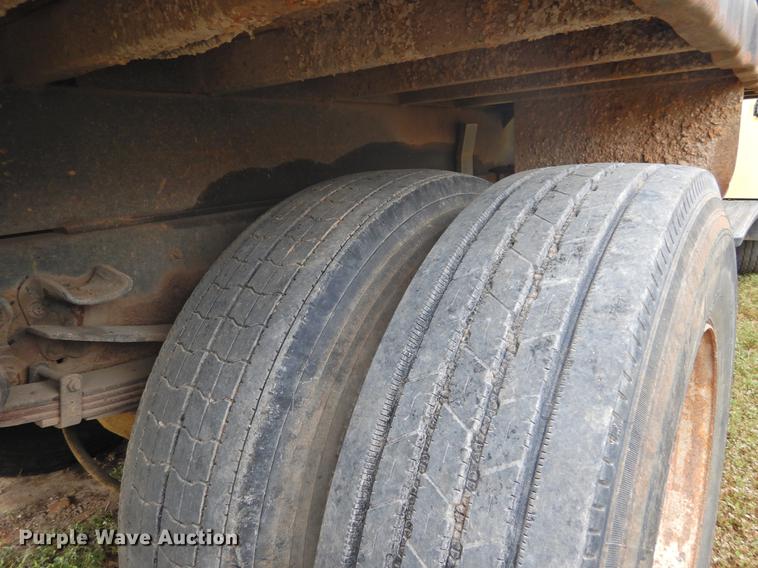 image for item DF2549 1998 Ford F700 dump truck