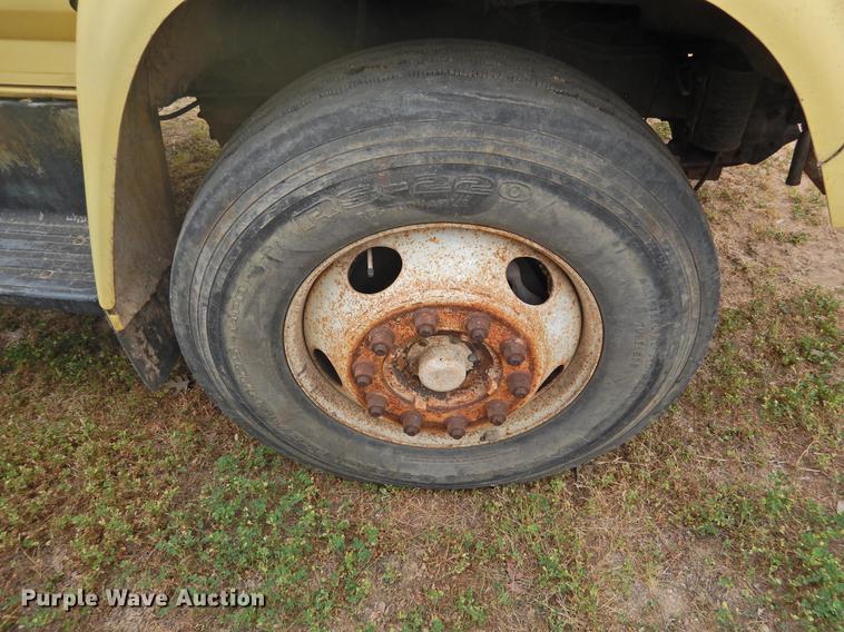 image for item DF2549 1998 Ford F700 dump truck