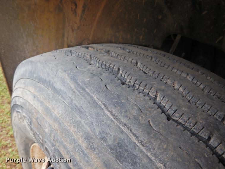 image for item DF2549 1998 Ford F700 dump truck