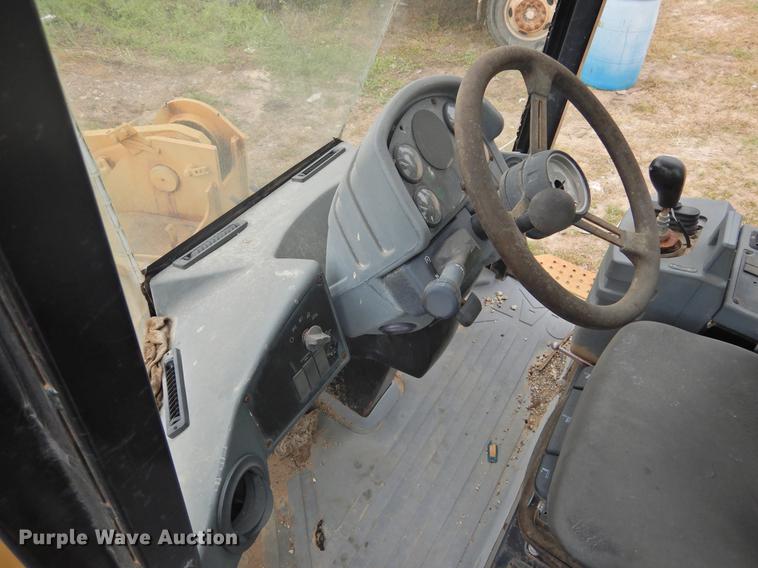 image for item DF2550 2000 Caterpillar 928G wheel loader