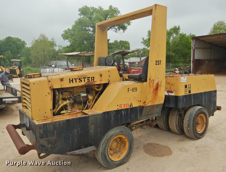 image for item DF2555 1990 Hyster C530A pneumatic roller