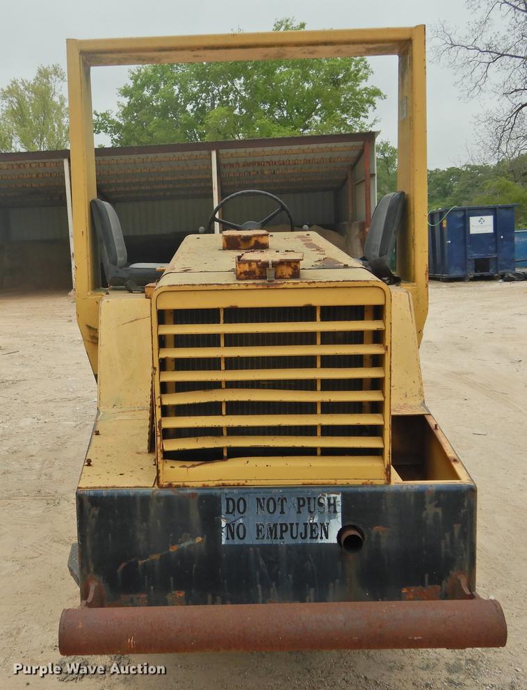 image for item DF2555 1990 Hyster C530A pneumatic roller