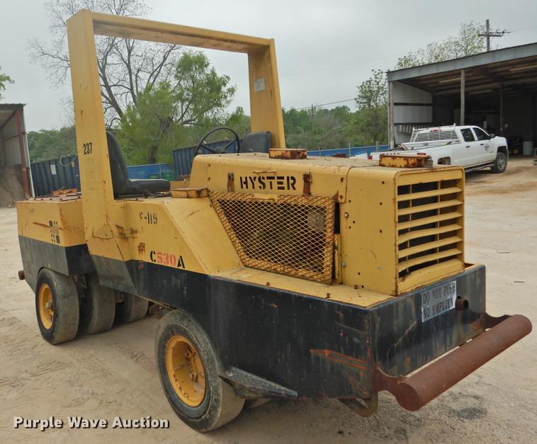 image for item DF2555 1990 Hyster C530A pneumatic roller