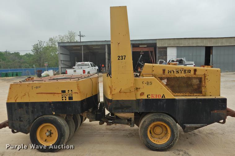 image for item DF2555 1990 Hyster C530A pneumatic roller