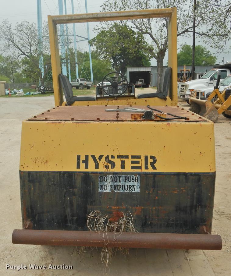 image for item DF2555 1990 Hyster C530A pneumatic roller