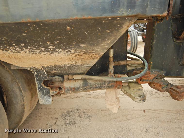 image for item DF2555 1990 Hyster C530A pneumatic roller