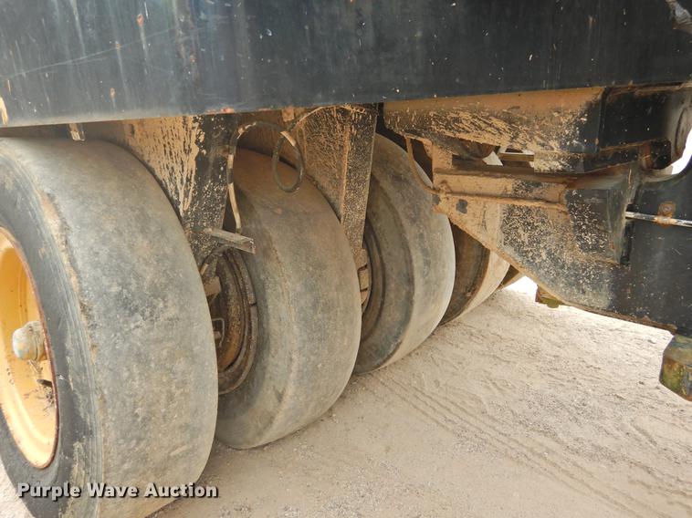 image for item DF2555 1990 Hyster C530A pneumatic roller