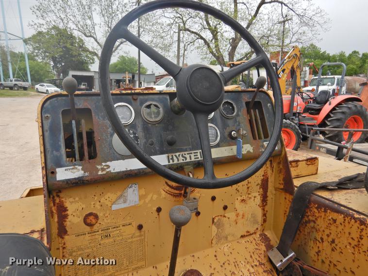 image for item DF2555 1990 Hyster C530A pneumatic roller