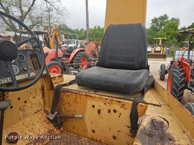 image for item DF2555 1990 Hyster C530A pneumatic roller