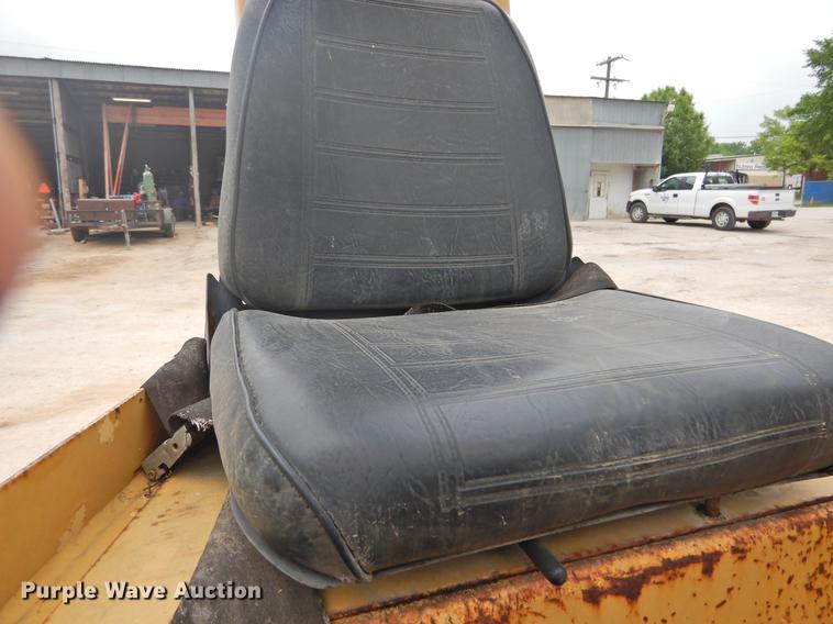 image for item DF2555 1990 Hyster C530A pneumatic roller