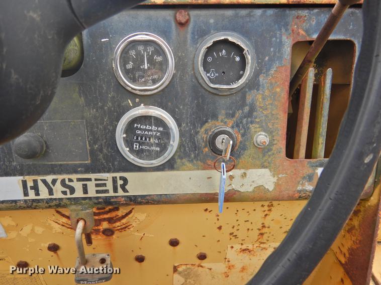 image for item DF2555 1990 Hyster C530A pneumatic roller