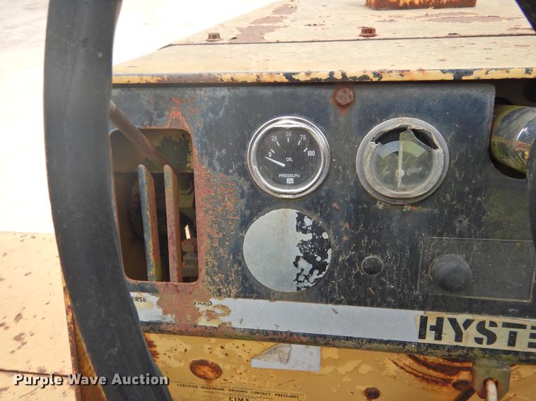 image for item DF2555 1990 Hyster C530A pneumatic roller