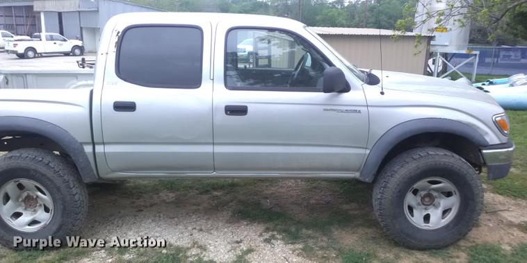 image for item DF2557 2002 Toyota Tacoma Double Cab pickup truck