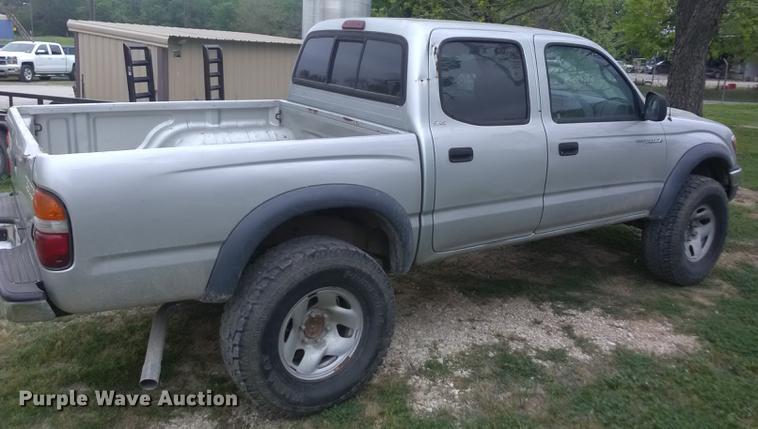 image for item DF2557 2002 Toyota Tacoma Double Cab pickup truck