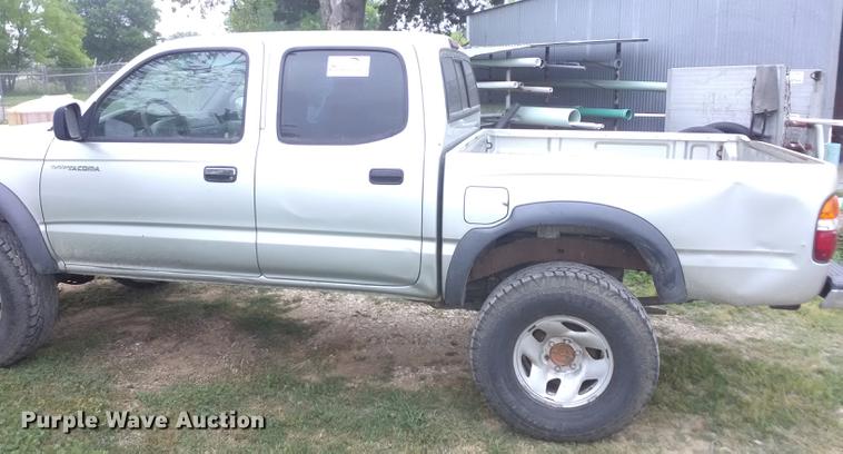 image for item DF2557 2002 Toyota Tacoma Double Cab pickup truck