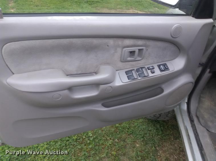 image for item DF2557 2002 Toyota Tacoma Double Cab pickup truck