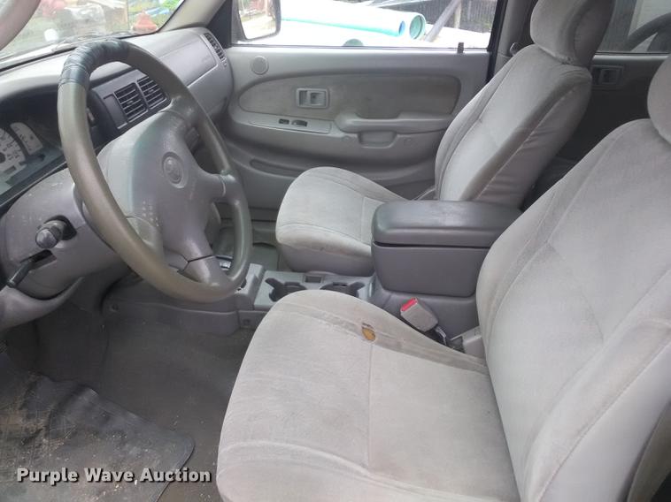 image for item DF2557 2002 Toyota Tacoma Double Cab pickup truck