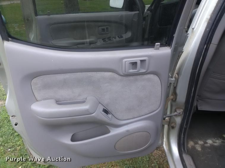 image for item DF2557 2002 Toyota Tacoma Double Cab pickup truck