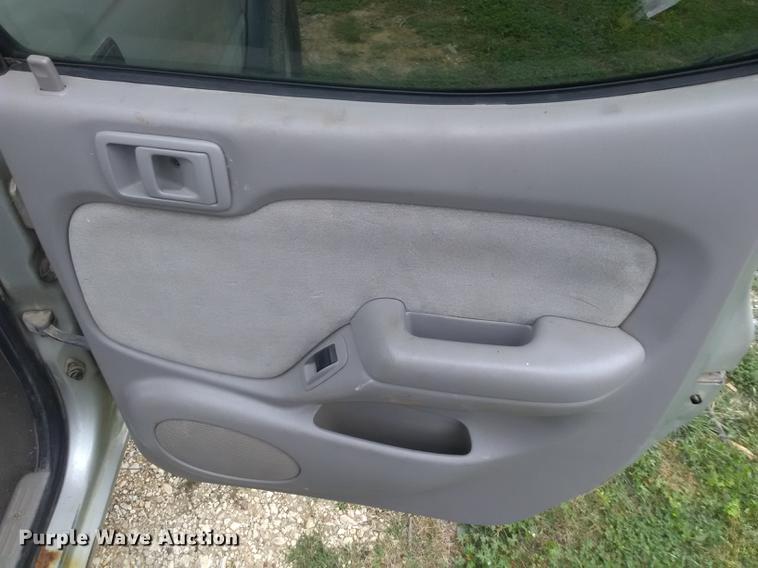 image for item DF2557 2002 Toyota Tacoma Double Cab pickup truck