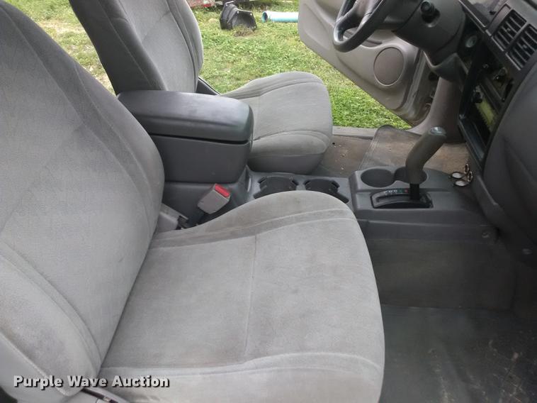 image for item DF2557 2002 Toyota Tacoma Double Cab pickup truck