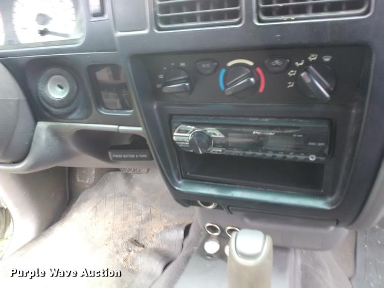 image for item DF2557 2002 Toyota Tacoma Double Cab pickup truck