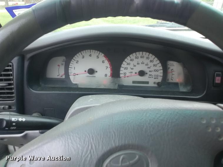 image for item DF2557 2002 Toyota Tacoma Double Cab pickup truck