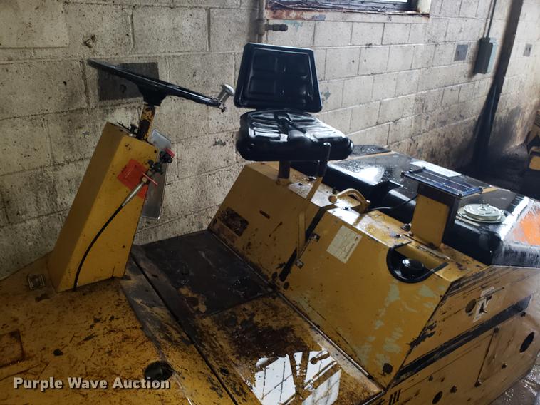 image for item DF3312 Rosco Vibrastat III double drum roller