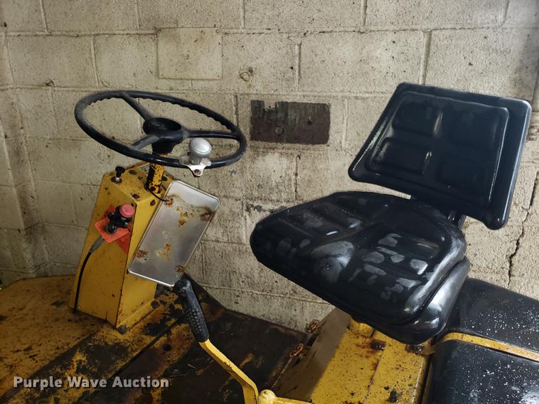 image for item DF3312 Rosco Vibrastat III double drum roller