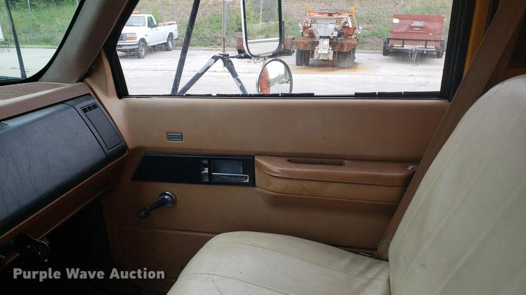 image for item DF3452 1991 Chevrolet Kodiak C6500 dump truck