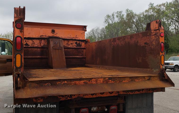 image for item DF3452 1991 Chevrolet Kodiak C6500 dump truck