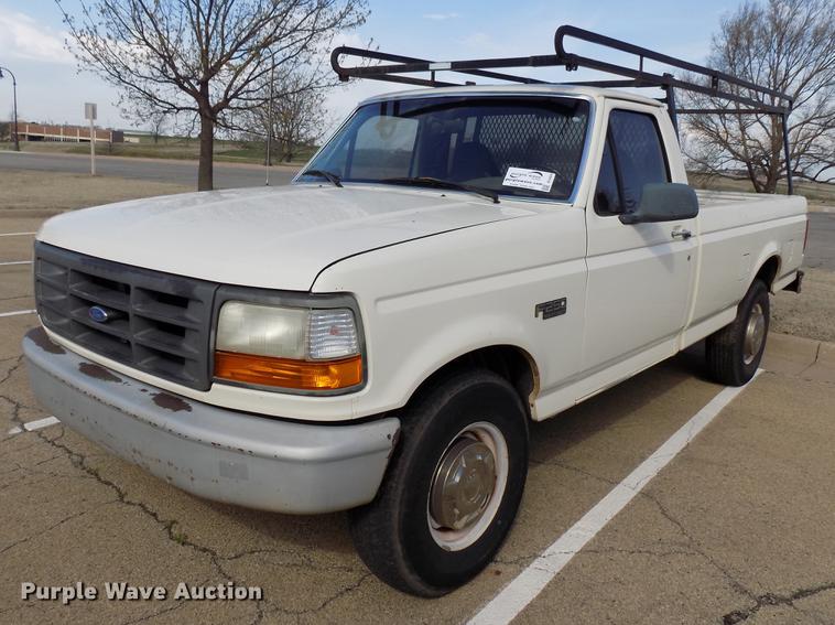 image for item DF4424 1997 Ford F250 pickup truck