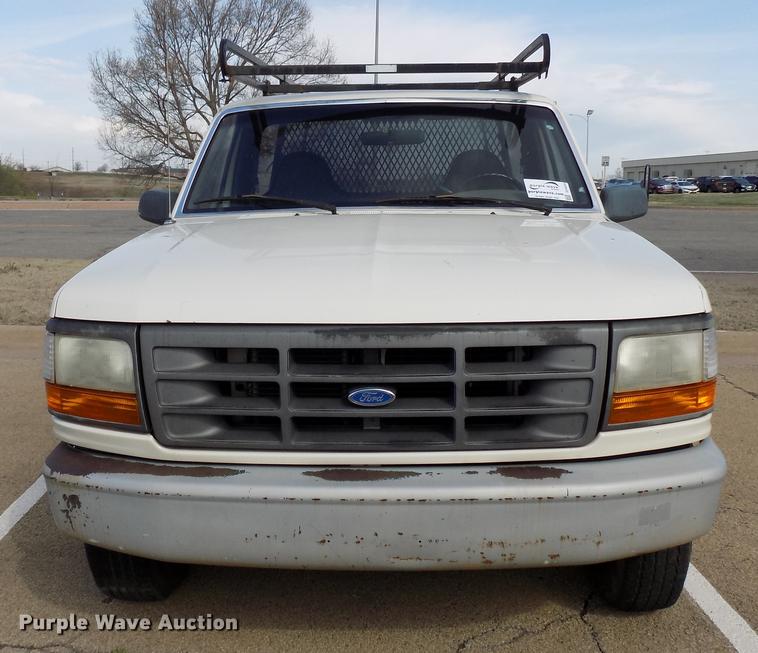 image for item DF4424 1997 Ford F250 pickup truck