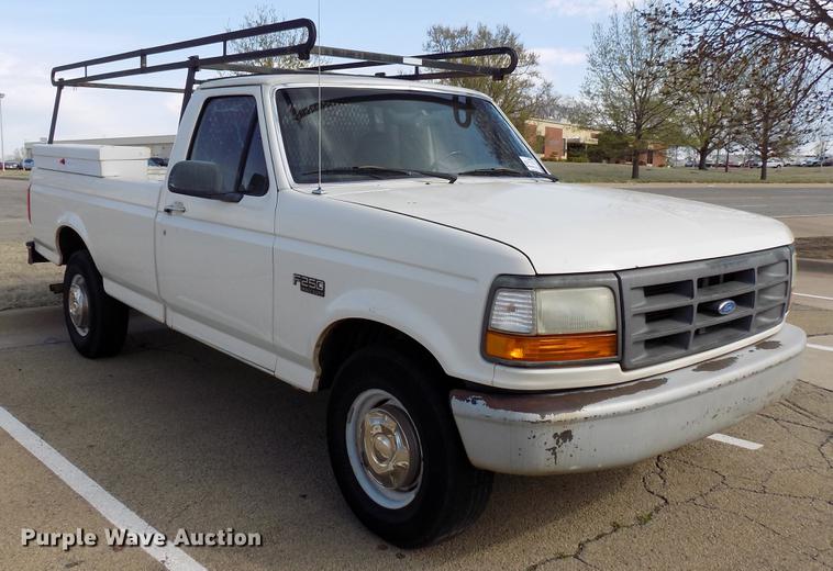 image for item DF4424 1997 Ford F250 pickup truck
