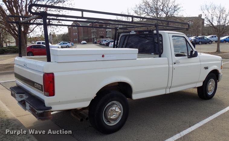 image for item DF4424 1997 Ford F250 pickup truck