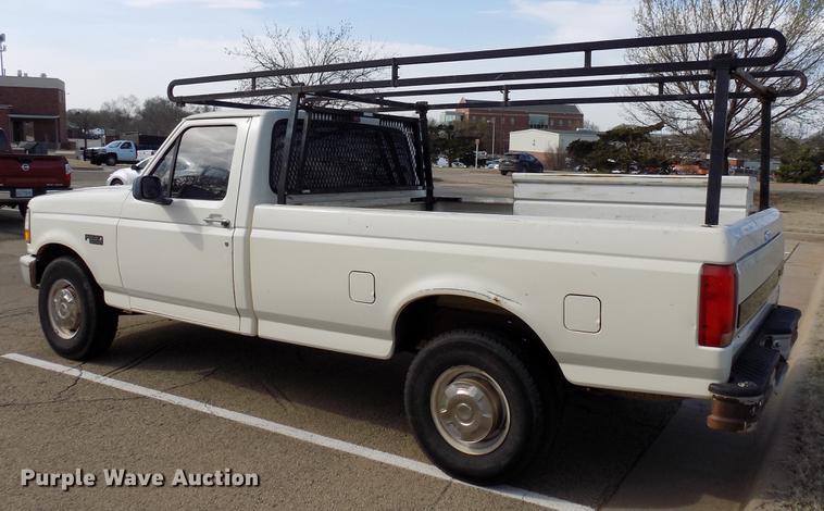 image for item DF4424 1997 Ford F250 pickup truck