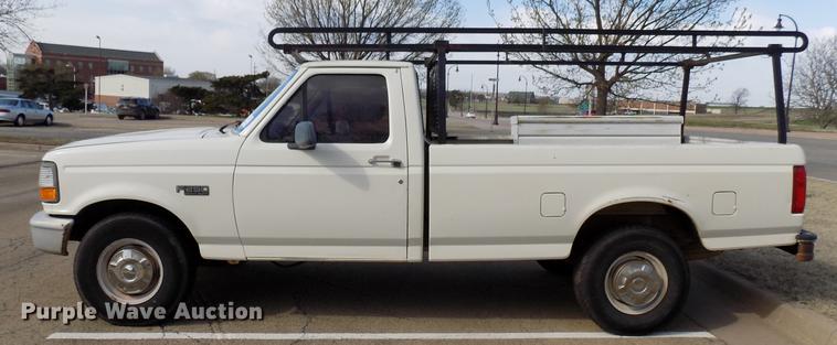 image for item DF4424 1997 Ford F250 pickup truck