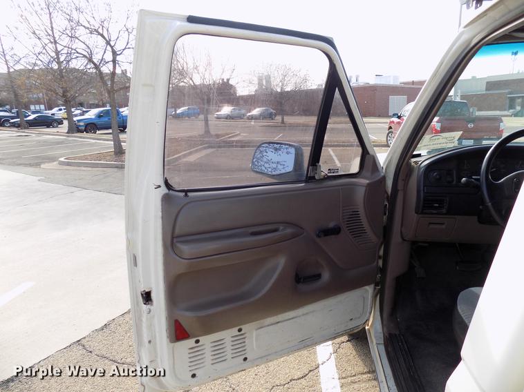 image for item DF4424 1997 Ford F250 pickup truck