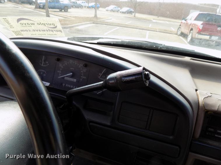 image for item DF4424 1997 Ford F250 pickup truck